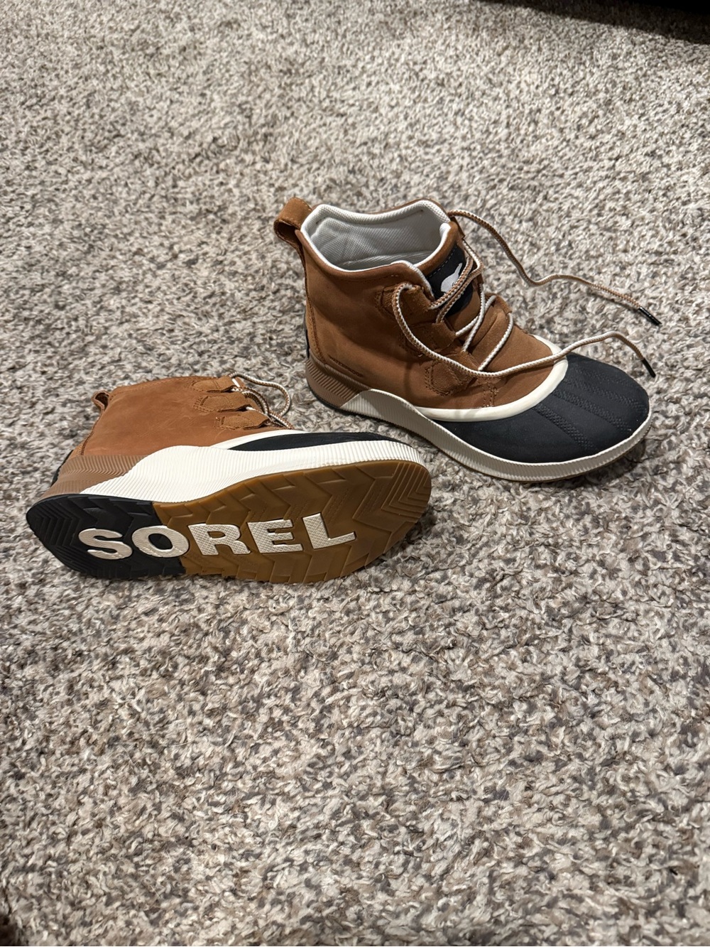 Sorel Two-Tone Brown and Black woman’s Duck Boots - Picture 2 of 2